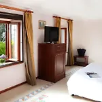Arion فندق